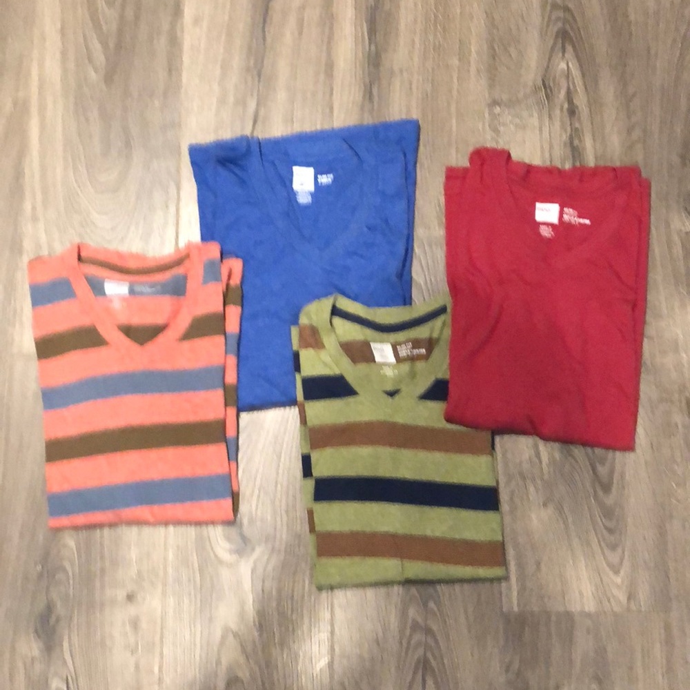 4-pack BDG: Urban Outfitters basic men’s short sleeve v neck tee’s (Size: XS/S)